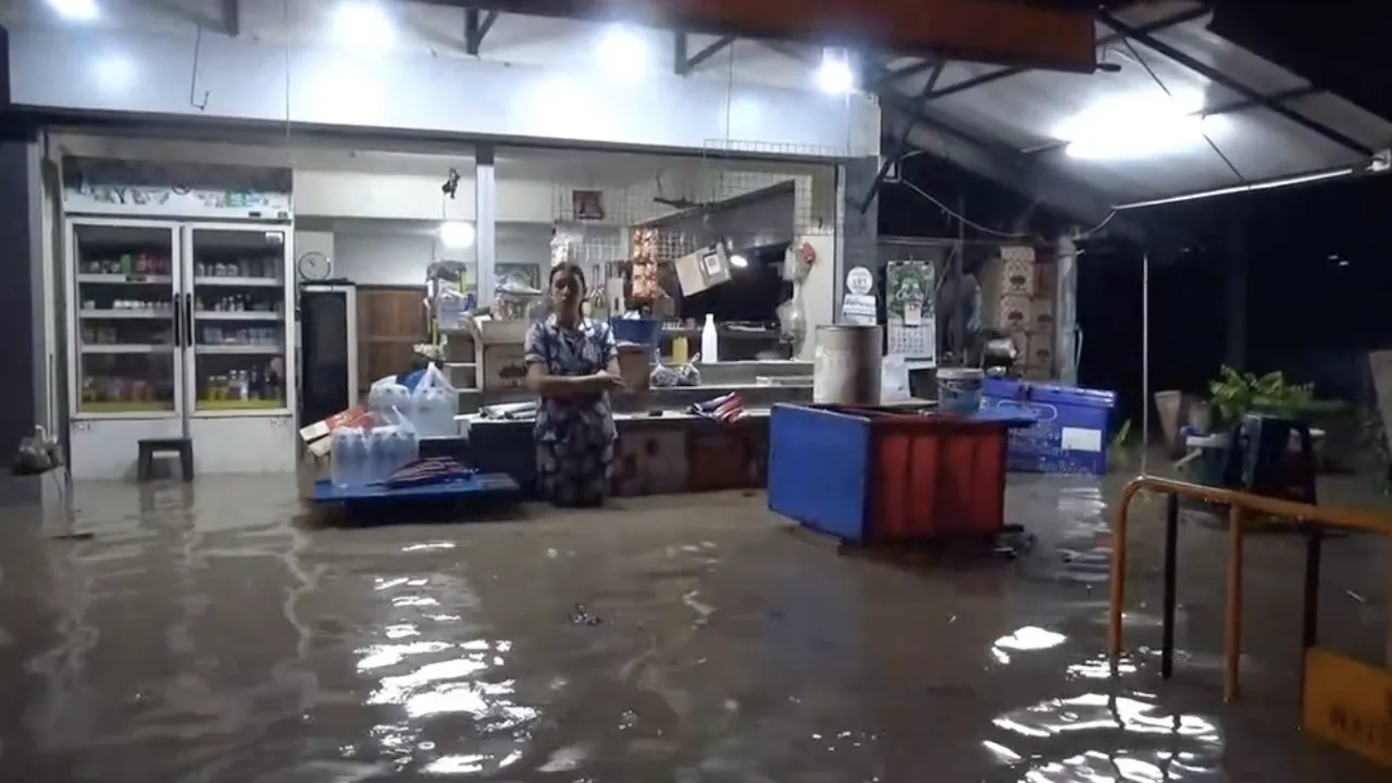 ฝนถล่มเชียงใหม่กว่า 2 ชม. ทำน้ำป่าจากดอยสุเทพหลากท่วม 