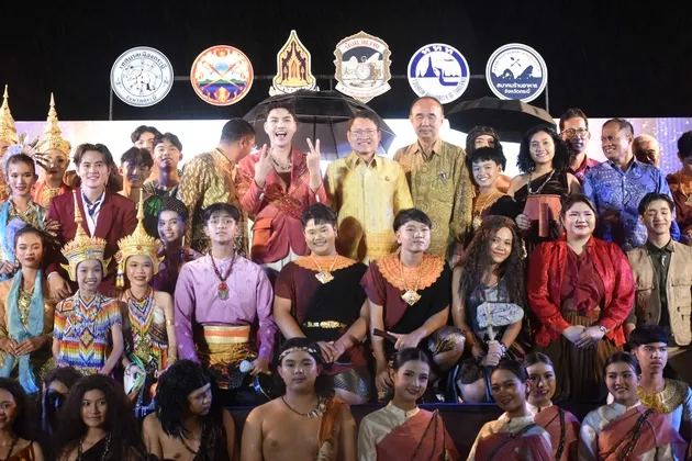 ผู้ว่าราชการจังหวัดกระบี่ เปิดงานย้อนวันวาน และอัศจรรย์เมืองกระบี่ พร้อมรับชมการแสดงละครเพลง คืนมหัศจรรย์พิพิธภัณฑ์แห่งวันวาน Krabi Fantasy The Musical