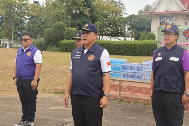 ผู้ว่าฯ ตาก ให้กำลังใจกำลังพล อส. เพื่อไปปฏิบัติภารกิจบรรเทาอุทกภัยในพื้นที่ จ.เชียงใหม่