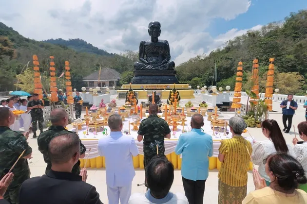 ภาพข่าว พิธีบวงสรวงหลวงปู่ทวดและทอดผ้าป่าสามัคคี ฯวัดบ่อน้ำร้อน อ เบตง จ ยะลา - TIGER NEWS REPORT