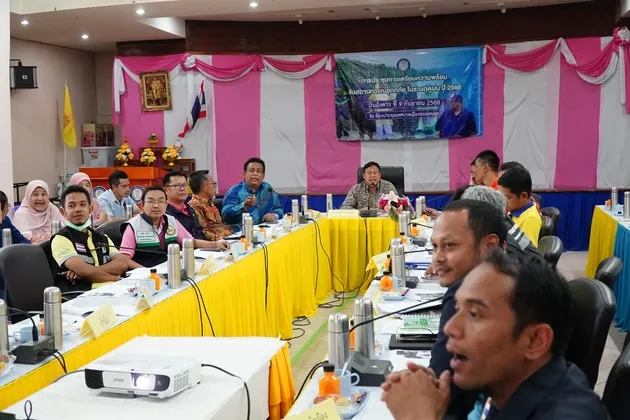 ภาพข่าว จังหวัดยะลา เดินหน้าร่วมบูรณาการเตรียมพร้อมรับมืออุทกภัย น้ำท่วม ในพื้นที่เทศบาลเมืองสะเตงนอก เน้นย้ำความสำคัญมาตรการเชิงป้องกัน พื้นที่น้ำท่วมซ้ำซาก การแจ้งเตือน อพยพช่วยเหลือ และความพร้อมของศูนย์พักพิง - TIGER NEWS REPORT