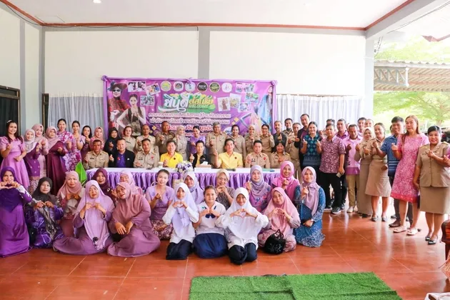 ภาพข่าว คณะกรรมการคัดเลือกหมู่บ้านหัตถกรรมดีเด่น ลงพื้นที่คัดเลือกหมู่บ้านหัตถกรรม ในจังหวัดปัตตานี เพื่อเข้ารับรางวัล หม่อมงามจิตต์ บุรฉัตร รางวัลสร้างเสริมคนดีมีคุณธรรม ประจำปี ๒๕๖๘ - TIGER NEWS REPORT