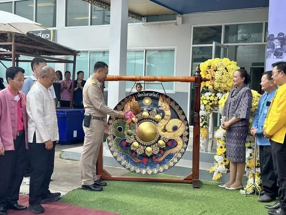 ภาพข่าว กลุ่มศิลปินต้นฝาง จัดนิทรรศการแสดงผลงานภาพถ่าย ใต้ร่มพระบารมี ๑๐๐ ปี อำเภอฝาง - TIGER NEWS REPORT
