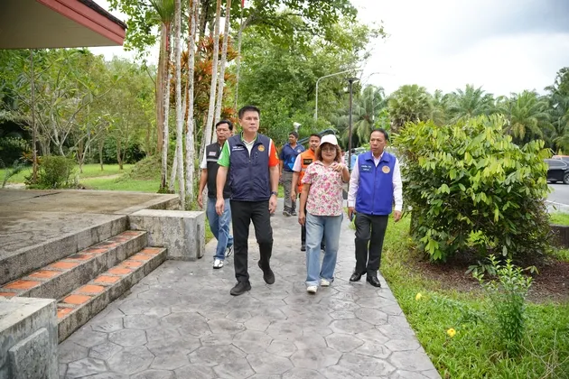 ภาพข่าว ผู้ว่าฯพังงา เยี่ยมชมบ่อน้ำพุร้อนรมณีย์ แหล่งท่องเที่ยวในอำเภอกะปง - TIGER NEWS REPORT