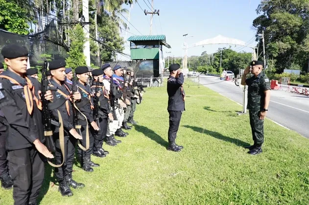 ภาพข่าว แม่ทัพภาคที่ ๔ ลงพื้นที่ด่านตรวจ ๓ ฝ่าย กำชับเข้มมาตรการรักษาความปลอดภัย สร้างความเชื่อมั่นประชาชนชายแดนใต้ - TIGER NEWS REPORT