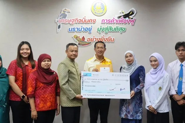 ภาพข่าว ผู้ว่าฯ นราธิวาส มอบเงินชดเชยให้กับทายาทผู้เสียชีวิตจากการปฏิบัติงานการเลือกตั้ง สมาชิกสภาองค์การบริหารส่วนจังหวัดนราธิวาส - TIGER NEWS REPORT