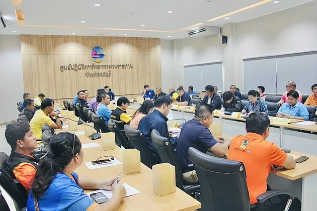 กปภจ.ชลบุรีเรียกประชุมติดตามสถานการณ์อุทกภัยในพื้นที่อำเภอเมืองชลบุรีและการให้ความช่วยเหลือประชาชนผู้ประสบภัย
