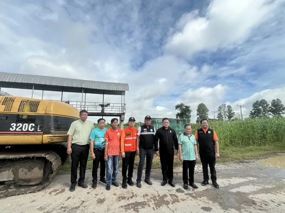 ภาพข่าว อ่างทองเร่งกำจัดวัชพืชในคลองลำท่าแดง เพิ่มประสิทธิภาพการระบายน้ำป้องกันเหตุอุทกภัย - TIGER NEWS REPORT