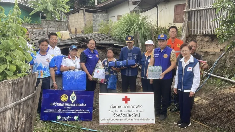 นายอำเภอฝาง ตรวจเยี่ยมและให้กำลังใจผู้ประสบภัยบ้านทรุดตัว ณ บ้านปางปอย ต.แม่คะ อ.ฝาง จ.เชียงใหม่