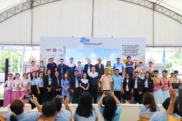 ภาพข่าว เริ่มแล้ว! จังหวัดสุราษฎร์ธานี จัดมหกรรมธงฟ้าขับเคลื่อนเศรษฐกิจภูมิภาค ยกขบวน สินค้าราคาประหยัด มาจำหน่ายกันอย่างจุใจ ๓ วันเต็ม ระหว่างวันที่ ๑๒ – ๑๔ ก.ย.๖๘ - TIGER NEWS REPORT