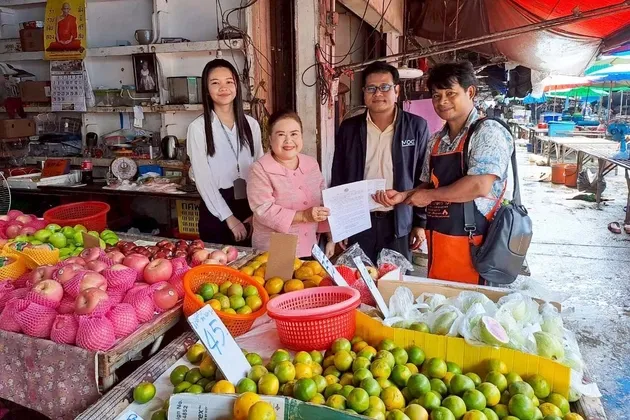 ภาพข่าว พาณิชย์ตราด ลงพื้นที่ตรวจการปิดป้ายแสดงราคาสินค้า ย้ำปฏิบัติตามกฎหมายอย่างเคร่งครัด - TIGER NEWS REPORT