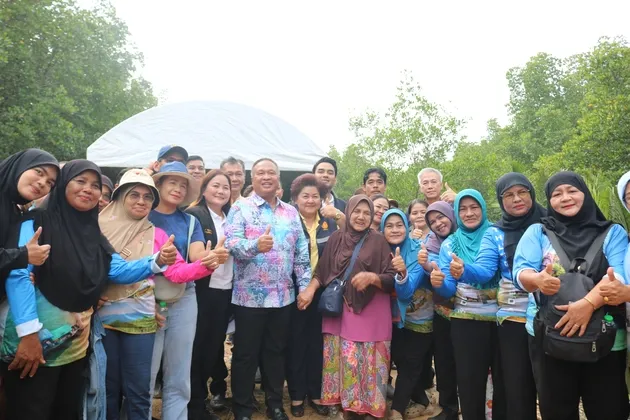 สมาชิกวุฒิสภาพบประชาชน กลุ่มจังหวัดภาคใต้ตอนบน ลงพื้นที่จังหวัดพังงา รับฟังข้อร้องเรียนความเดือดร้อนจากประชาชนที่หมู่บ้านทุ่งนางดำ ซอยเกาะอี หมู่ที่ ๓ ตำบลคุระ อ.คุระบุรี