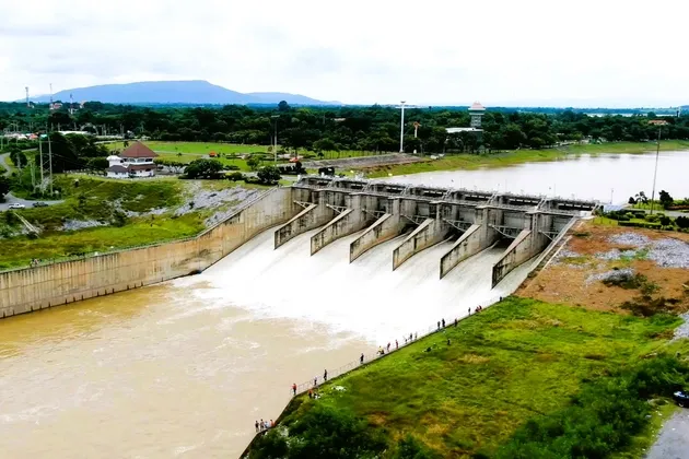 ภาพข่าว ลพบุรีคุมเข้มรับมืออุทกภัย! บูรณาการทุกหน่วยงาน เตรียมพร้อมรับมืออุทกภัยเต็มที่ ด้านเขื่อนป่าสักชลสิทธิ์น้ำใกล้ครึ่งความจุเขื่อน ปริมาณน้ำอยู่ที่ ๔๘.๔๐% - TIGER NEWS REPORT