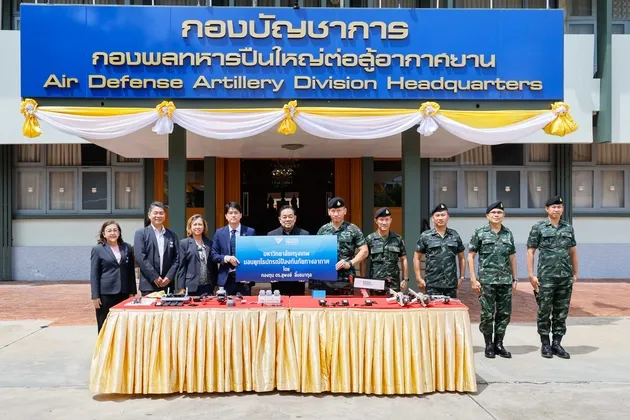 ภาพข่าว มหาวิทยาลัยกรุงเทพ ส่งมอบปืนแอนตี้โดรน ให้กับหน่วยงานทางทหาร นวัตกรรมเทคโนโลยีที่มีความทันสมัยและมีประสิทธิภาพสูงรับมือกับภัยคุกคามทางอากาศ - TIGER NEWS REPORT