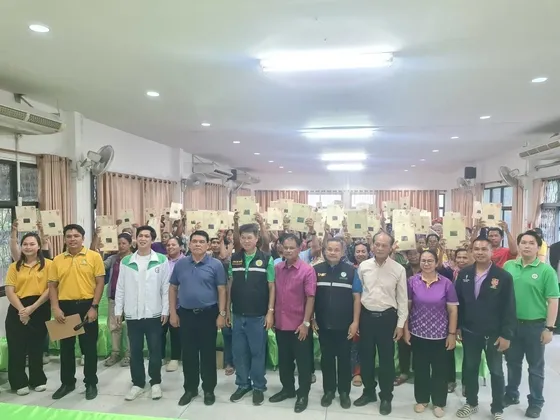 ภาพข่าว ร้อยเอ็ด-โฆษกกระทรวงเกษตรฯ มอบโฉนดต้นยางพารา หนุนเกษตรกรเข้าถึงแหล่งทุนอย่างยั่งยืน - TIGER NEWS REPORT