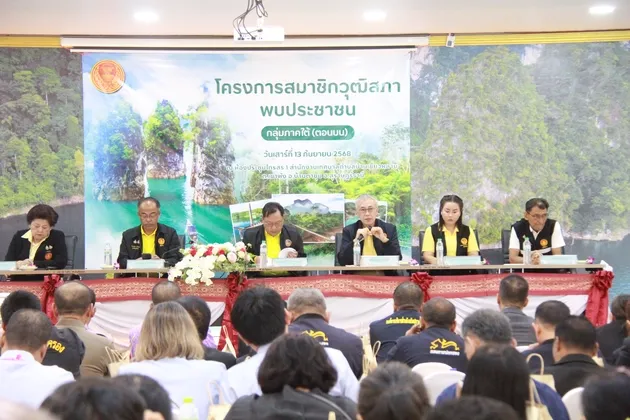 สว. พบประชาชน กลุ่มภาคใต้(ตอบบน) ลงที่จังหวัดสุราษฎร์ธานี รับฟังข้อคิดเห็นจากส่วนราชการและพี่น้องประชาชนในพื้นที่