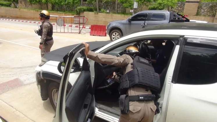 ภาพข่าว ฝ่ายความมั่นคงอำเภอเบตง ยกระดับความปลอดภัย เพิ่มเกราะป้องกันการตอบโต้ หลังเจ้าหน้าที่วิสามัญผู้ก่อเหตุ ในพื้นที่อำเภอสะบ้าย้อย จังหวัดสงขลา - TIGER NEWS REPORT