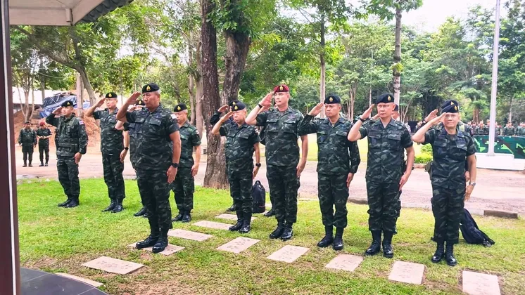 ผบ.ทบ. ตรวจเยี่ยมกองกำลังสุรนารี ขอบคุณและให้กำลังใจทหารชายแดน ย้ำผู้คับบัญชาดูแลกำลังพลอย่างใกล้ชิด สับเปลี่ยนกำลังให้พักฟื้นฟู เพื่อให้กำลังพลได้ผ่อนคลาย