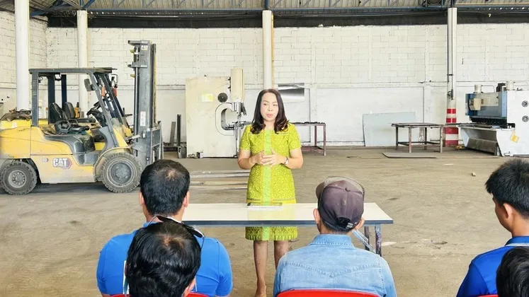 ภาพข่าว สำนักงานพัฒนาฝีมือแรงงานตรัง เปิดการฝึกอบรมกิจกรรมพัฒนาศักยภาพช่างเชื่อมไทยสู่มาตรฐานสากล หลักสูตรยกระดับฝีมือช่างเชื่อมสากล สาขาช่างเชื่อมอาร์กโลหะด้วยมือชิ้นงานต่อฟิลเล็ทตามมาตรฐานสากล - TIGER NEWS REPORT