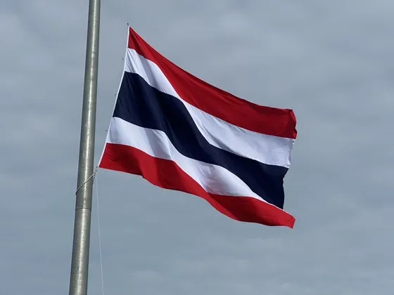 หัวหน้าส่วนราชการ นำข้าราชการ และเจ้าหน้าที่ ร่วมเคารพธงชาติ สวดมนต์ไหว้พระ และดุอาร์ ก่อนเริ่มทำงานในเช้าวันจันทร์