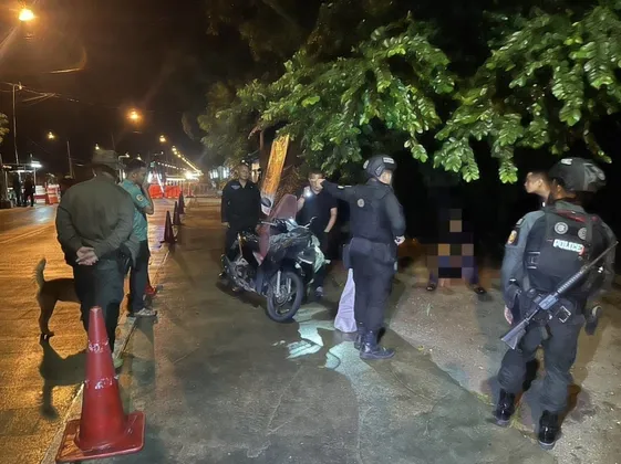 รวบหนุ่ม ๑๙ ปี คาด่านเกาะหม้อแกง ขนยาบ้า ๑ แสนเม็ด