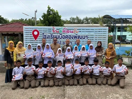 สภ โกตาบารู มอบเกียรติบัตร หลักสูตรแดร์ เสริมเกราะป้องกันยาเสพติดให้เยาวชน