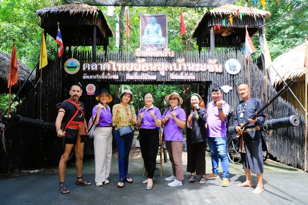 สำนักงานประชาสัมพันธ์จังหวัดลพบุรี ลงพื้นที่ศึกษาดูงานด้านการประชาสัมพันธ์ของตลาดวัดโพธิ์เก้าต้น ต้นแบบการสร้างอัตลักษณ์ชุมชน ดันเศรษฐกิจท้องถิ่น