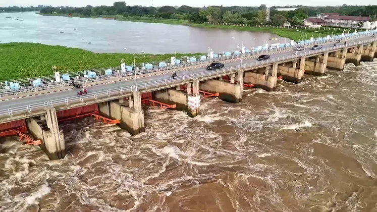 น้ำเจ้าพระยาล้นตลิ่ง ท่วม ๔ อำเภอชัยนาท ๓๒๒ ครัวเรือนได้รับผลกระทบ