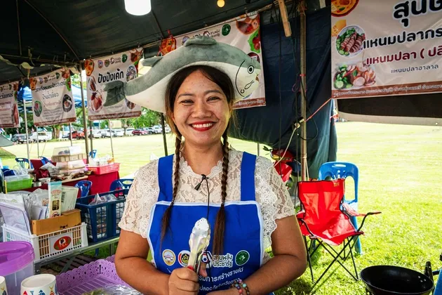 ภาพข่าว ผู้ประกอบจังหวัดตราด เห็นด้วยกับรัฐบาลที่จะนำโครงการคนละครึ่งกลับมาใช้อีกครั้ง เพื่อกระตุ้นเศรษฐกิจและอยากให้ทุกคนมีสิทธิ์เท่าเทียมกัน - TIGER NEWS REPORT