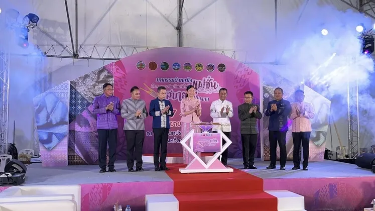 รองผู้ว่าฯ เลย ร่วมพิธีเปิดโครงการส่งเสริมการท่องเที่ยวเพิ่มศักยภาพของบุคลากรด้านการท่องเที่ยวเชิงผสมผสานสู่ความยั่งยืน กิจกรรมหลัก มหกรรมผ้าทอมือ แฟชั่นสิ่งทอและผลิตภัณฑ์พื้นถิ่น สบายดี สู่สากล