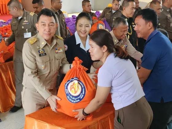 มูลนิธิอาสาเพื่อนพึ่ง(ภาฯ) ยามยาก สภากาชาดไทย สนับสนุนถุงยังชีพพระราชทานช่วยเหลือผู้ประสบอุทกภัยจังหวัดเพชรบูรณ์