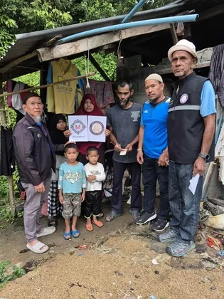 ภาพข่าว เทศบาลเมืองเบตง ร่วมกับชมรมมุสลิมสัมพันธ์เบตงและกลุ่มเพื่อนมุสลิมะห์ มอบถุงยังชีพให้กับผู้ป่วยติดเตียง ผู้พิการ ผู้สูงอายุ และผู้ยากไร้ - TIGER NEWS REPORT