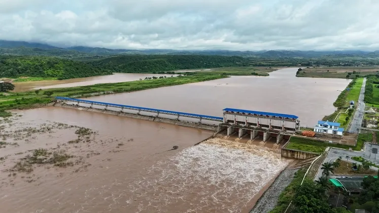 ภาพข่าว เขื่อนเจ้าพระยา ปรับเพิ่มการระบายน้ำมาอยู่ที่ ๑,๓๕๐ ลูกบาศก์เมตรต่อวินาที เพื่อระบายน้ำหลากจากพื้นที่ตอนบนของประเทศ - TIGER NEWS REPORT