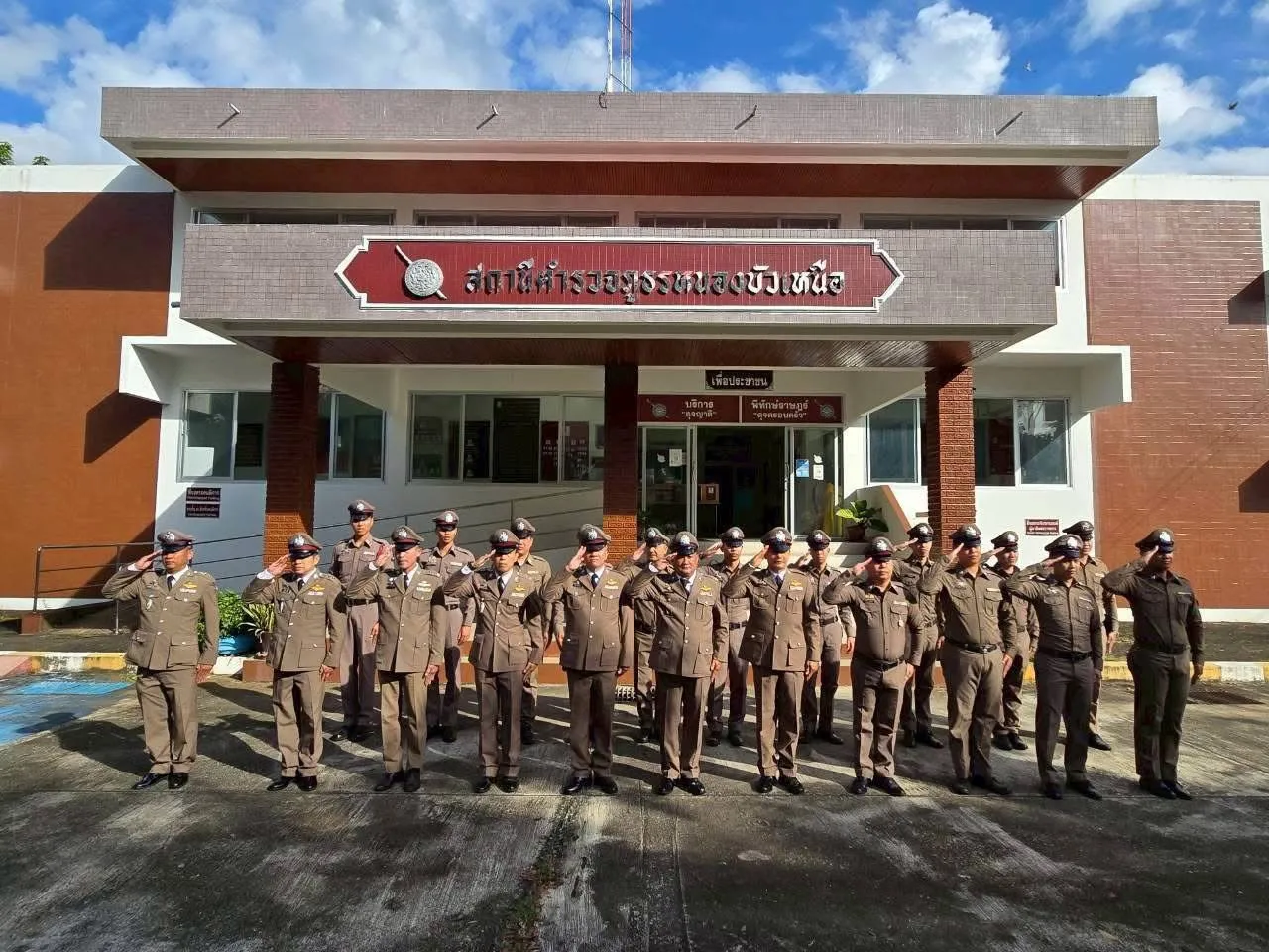 ภาพข่าว ข้าราชการตำรวจ สภ.หนองบัวเหนือ จ.ตาก คณะกรรมการ กต.ตร.สภ.หนองบัวเหนือ ได้ร่วมกันจัดกิจกรรมเนื่องใน วันตำรวจ ประจำปี พ.ศ.๒๕๖๘ - TIGER NEWS REPORT