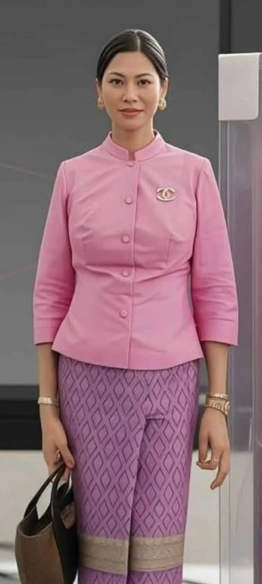 ภาพข่าว ๑๗ ตุลาวันตำรวจ กาญจนา รับโล่วันเดียว ๔ สภ. - TIGER NEWS REPORT