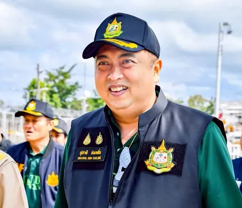 ภาพข่าว สุชาติ ขอบคุณและชื่นชมทีมเฮลิคอปเตอร์ ทส. ปฏิบัติหน้าที่ช่วยชีวิตประชาชนช่วงหยุดยาวปีใหม่ ด้วยการลำเลียงผู้ป่วยวิกฤตจากลำพูนส่งเชียงใหม่อย่างปลอดภัย - TIGER NEWS REPORT