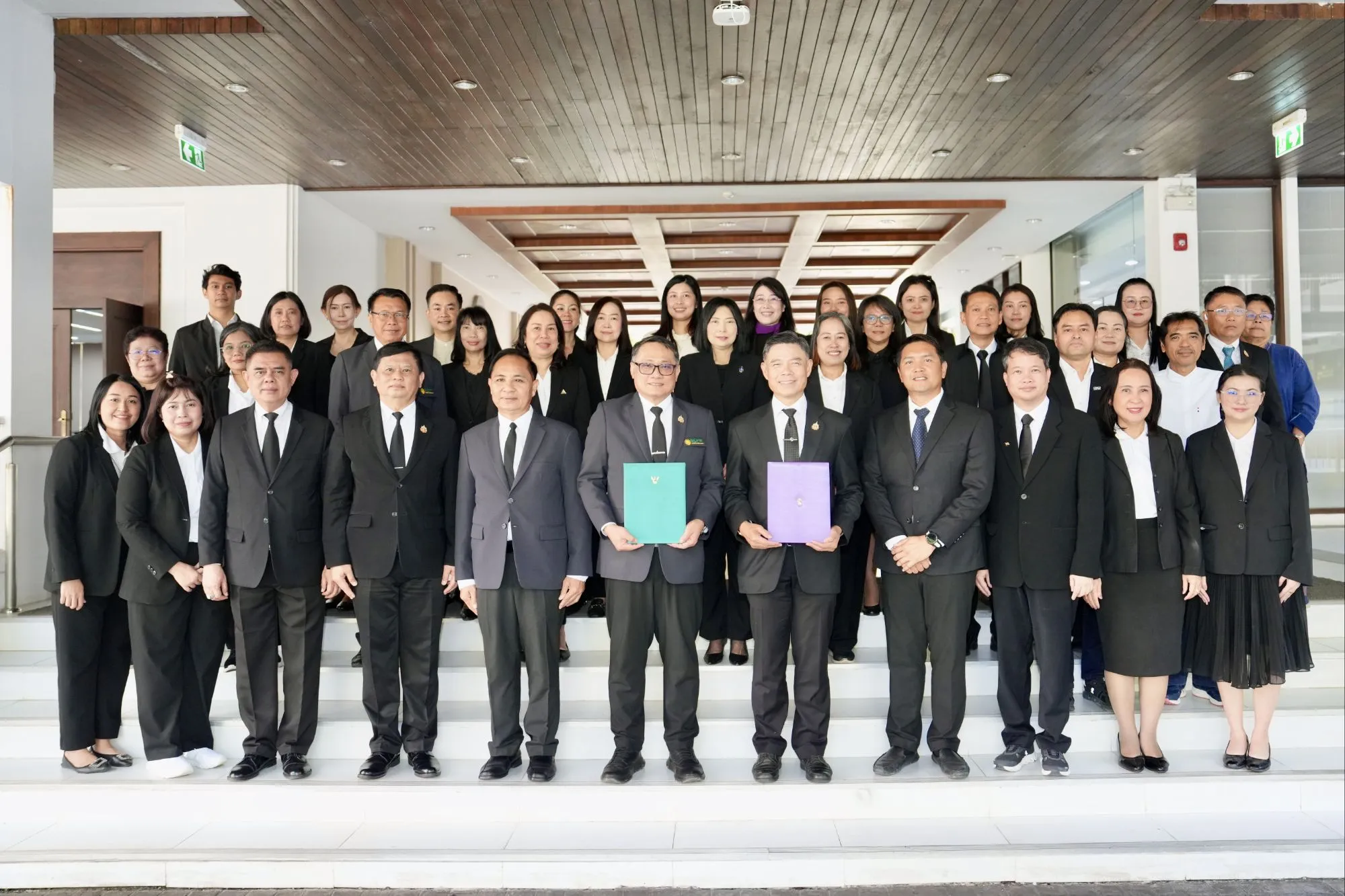 ภาพข่าว มช. จับมือ กรมสวัสดิการฯ ลงนาม MOU ครั้งใหญ่! ยกระดับคุณภาพชีวิต แรงงานนอกระบบ ให้มั่นคงและยั่งยืน - TIGER NEWS REPORT