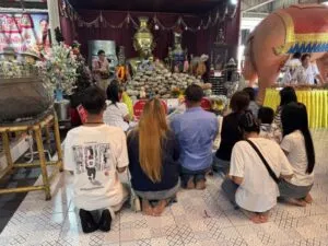 ภาพข่าว ปทุมธานี – สาวกทม.แก้บนฟักทอง๑๐๐กิโลฤาษีเณรพร้อมเตรียมรับงานใหญ่สมเด็จธงชัยนำทีมปลุกเสกเหรียญ๒๙ ม.ค.นี้ - TIGER NEWS REPORT