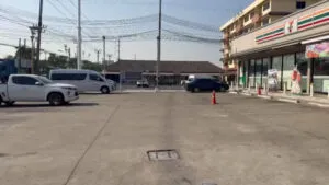 ภาพข่าว ความคืบหน้าคดี หนุ่มเมียนมา ถูกรุมฟัน ปมจีบหญิงคนเดียวกัน ตำรวจเร่งล่าตัวผู้ก่อเหตุ - TIGER NEWS REPORT