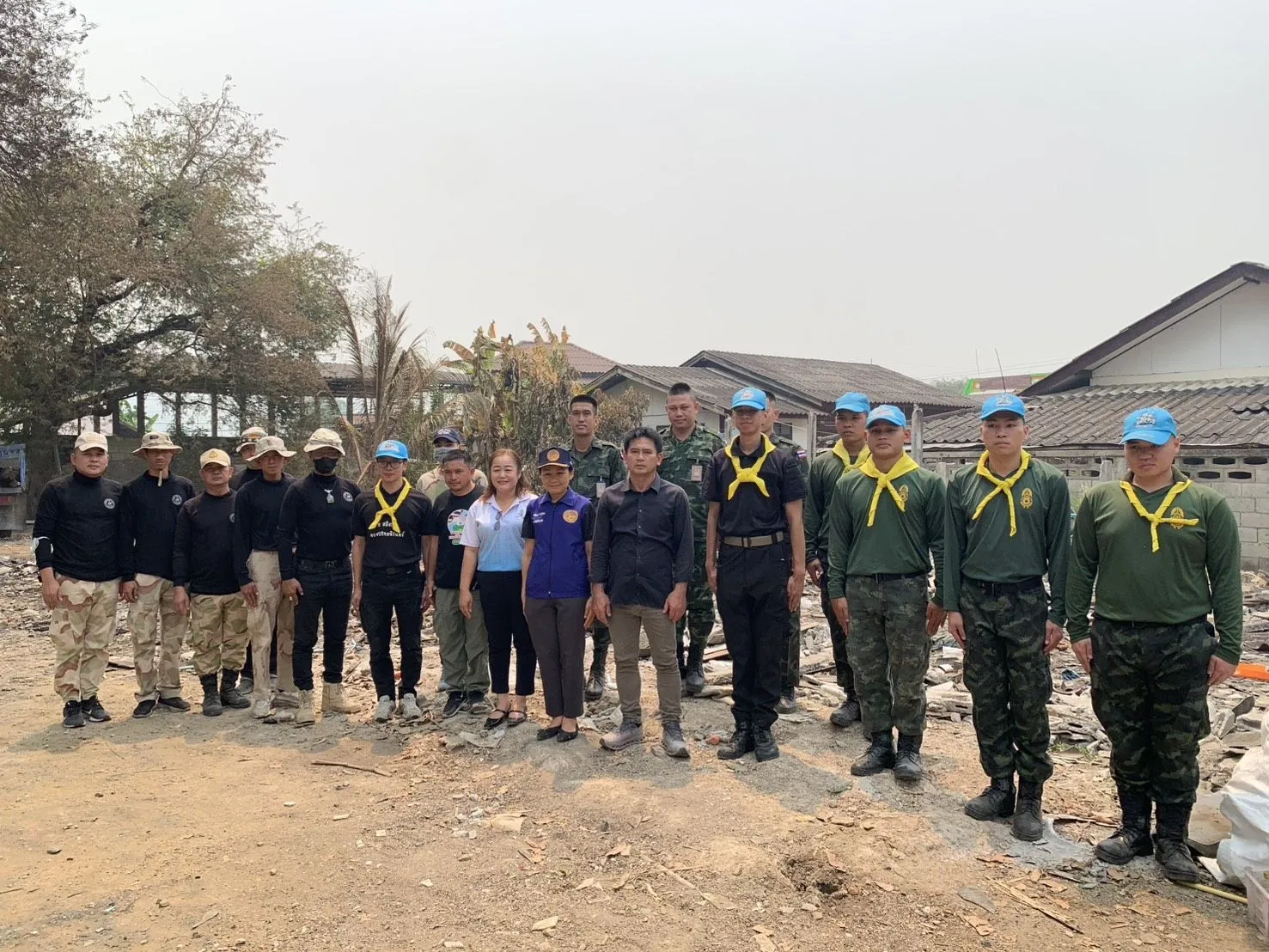 ภาพข่าว เชียงใหม่-ทหาร ร.๗ นำทีมจิตอาสารุดช่วยยายวัย ๗๔ ปี เหยื่อไฟไหม้บ้านวอด รื้อซากเตรียมสร้างบ้านใหม่ ถวายเป็นพระราชกุศลเนื่องในวันพระราชสมภพ กรมสมเด็จพระเทพฯ - TIGER NEWS REPORT