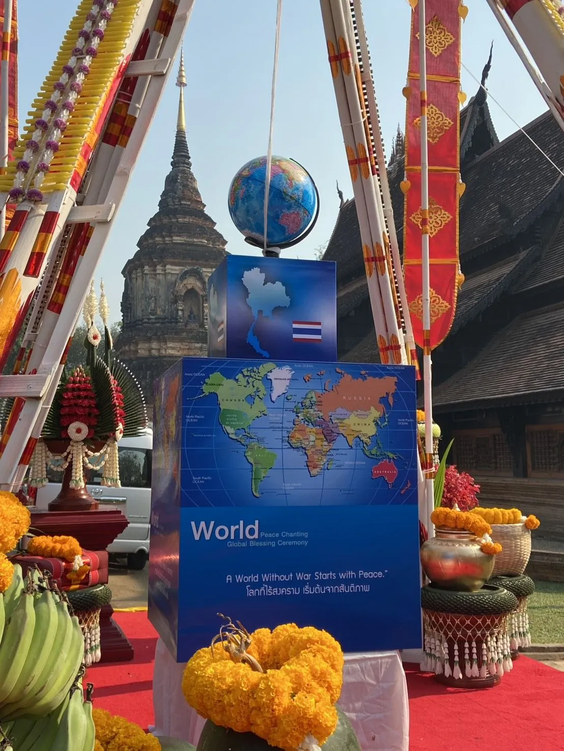 ภาพข่าว ฮือฮา..วัดโลกโมฬี ตั้งโมเดลลูกโลก บนแผนที่ประเทศไทย-แผนที่โลก ใต้ซุ้มสืบชะตาแบบล้านนา โยงสายสิญจน์ สวดนพเคราะห์ให้โลกผ่านพ้นวิกฤติ - TIGER NEWS REPORT