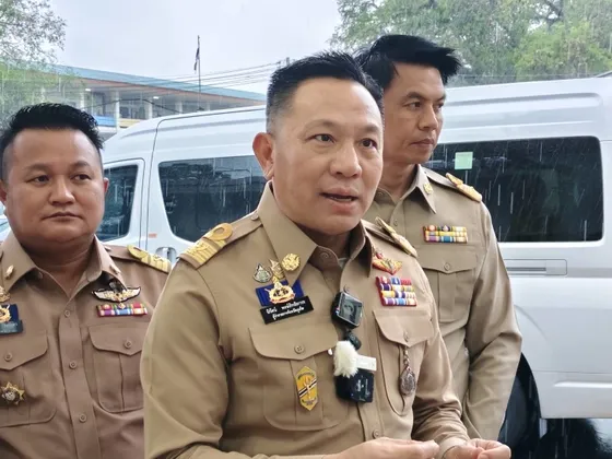 ผู้ว่าราชการจังหวัดภูเก็ต สั่งทุกหน่วยงานเตรียมพร้อมรับมือฝนตกหนัก และประเมินพื้นที่เสี่ยง พร้อมประกาศห้ามเล่นน้ำทะเลในช่วงคลื่นลมแรง และให้คุมเข้มการเดินเรือในช่วงนี้