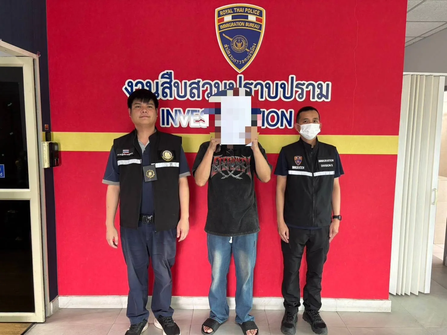 (มีคลิป) ตม.เชียงใหม่ รวนายจ้าง-ต่างด้าว ลักลอบทำงานเสริมสวยโดยไม่ได้รับอนุญาต