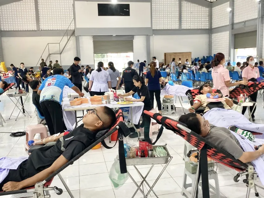 ตราด กิ่งกาชาดคลองใหญ่ ร่วมกับ รพ.คลองใหญ่ จัดกิจกรรมรับบริจาคโลหิต