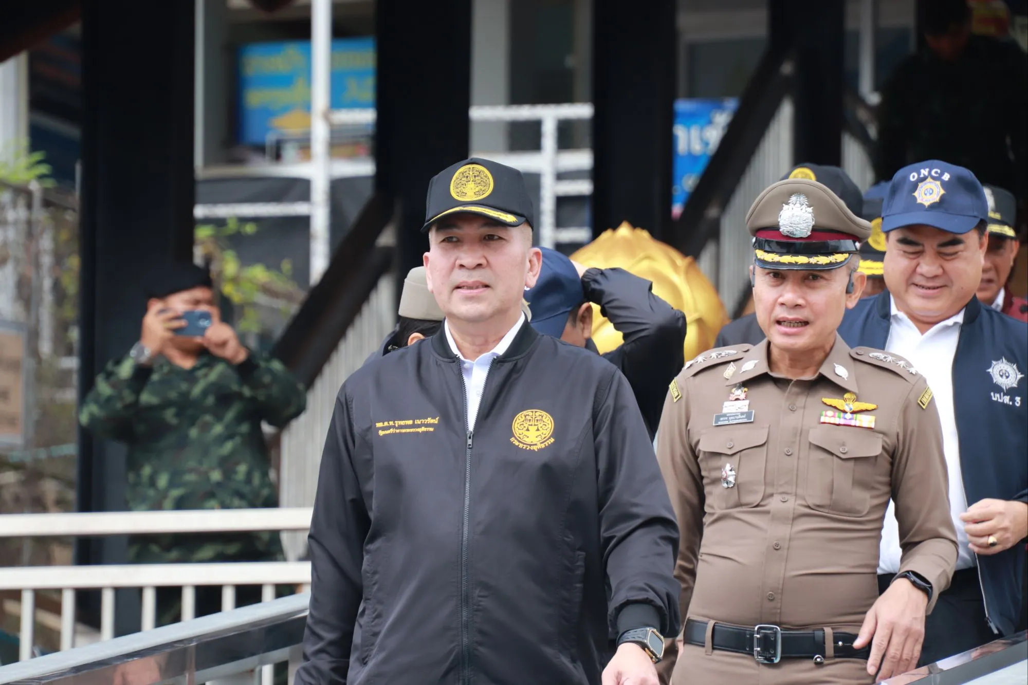 (มีคลิป) รัฐมนตรีว่าการกระทรวงยุติธรรมตรวจเยี่ยมการสกัดกั้นยาเสพติดตามแนวชายแดนไทย – ลาว ย้ำความร่วมมือระหว่างประเทศสกัดกั้นยาเสพติดตั้งแต่ต้นทาง