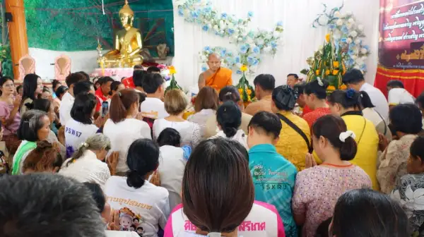 ภาพข่าว ศรีสะเกษ  ศิษยานุศิษย์ แห่ร่วมบุญมหาสังฆทาน-ฉลองอายุวัฒนะมงคล 52 ปี "หลวงปู่โชติ" วัดศรีสมบูรณ์รัตนาราม คึกคัก - TIGER NEWS REPORT