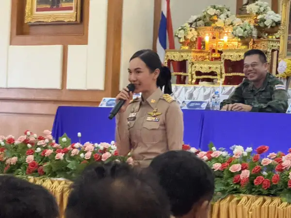 ภาพข่าว "ผู้กองแคท" โชว์ลูกคอร้องเพลง "สาวนาสั่งแฟน" กลางที่ประชุมกำนัน-ผู้ใหญ่บ้าน สร้างความฮือฮากลางหอประชุม - TIGER NEWS REPORT