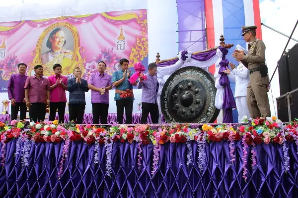 ภาพข่าว ร้อยเอ็ด อำเภอเกษตรวิสัย จัดแข่งเรือยาวชิงถ้วยพระราชทานฯ ปี 2568 - TIGER NEWS REPORT