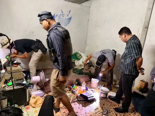 ภาพข่าว พังงา-ปกครองตะกั่วทุ่งจับพ่อค้ายาเสพติดพร้อมเงินของกลางกว่า 5 หมื่นบาท รวบวัยรุ่นมั่วสุมเสพยาอีก 3 รายในพื้นที่กระโสม - TIGER NEWS REPORT