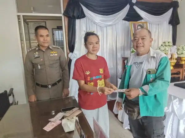 ภาพข่าว ชื่นชมหนุ่มบีทาเก้นเก็บเงินและสร้อยทองคืนเจ้าของ - TIGER NEWS REPORT